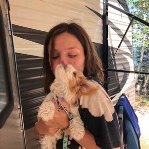 Meet your Posher, Chloe